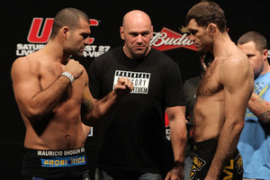 ufc134_weighin_033_large.jpg