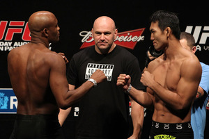 ufc134_weighin_036_large.jpg