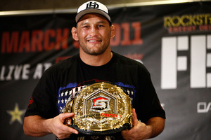 Dan-Henderson-Strikeforce-belt_large.jpg