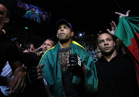 ufc134_09_nogueira_vs_schaub_002_large.jpg