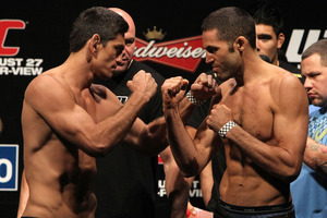 ufc134_weighin_015_large.jpg