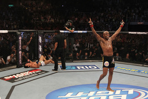 ufc134_12_silva_vs_okami_012_large.jpg