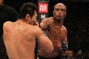 ufc134_12_silva_vs_okami_011_large.jpg