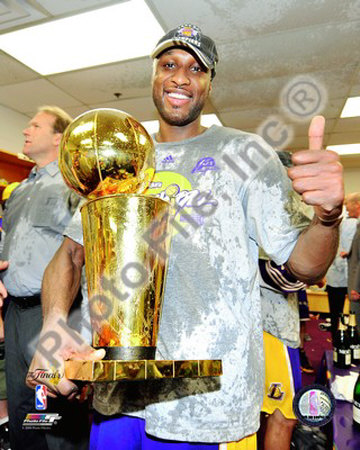 lamar-odom-game-five-of-the-2009-nba-finals-with-championship-trophy.jpg