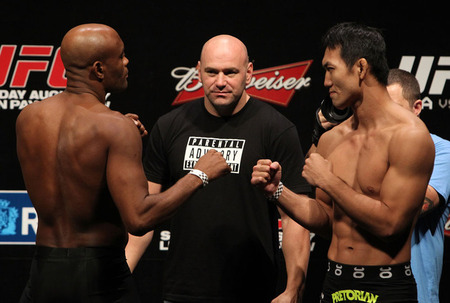 ufc134_weighin_036_large.jpg