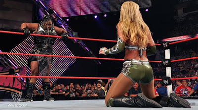 Kharma-WWE-Extreme-Rules-2011.bmp