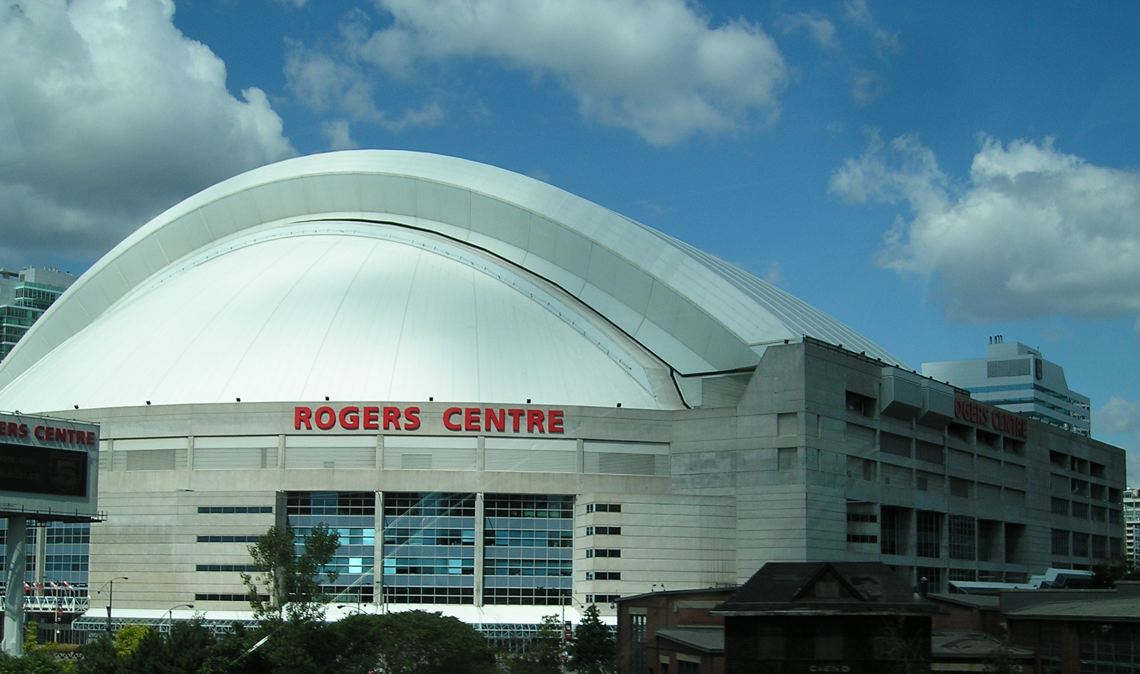 RogersCentre_Toronto_Sept1-05.jpg