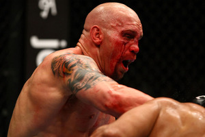 12_dossantos_vs_carwin_003_large.jpg