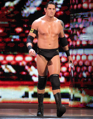 Wade-Barrett-wwes-the-nexus-15142716-304-390.jpg