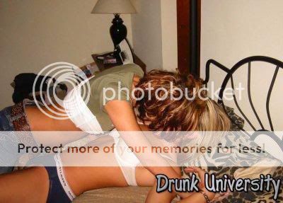 Teen-girls-making-out-on-a-drunk-da.jpg