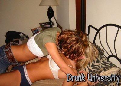 Teen-girls-making-out-on-a-drunk-da.jpg