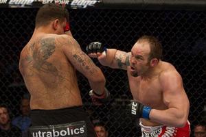 ufc11109carwinvsmir002_large.jpg
