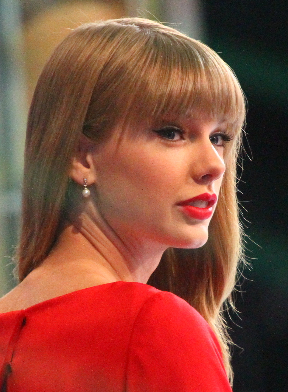 Taylor_Swift_GMA_2,_2012.jpg